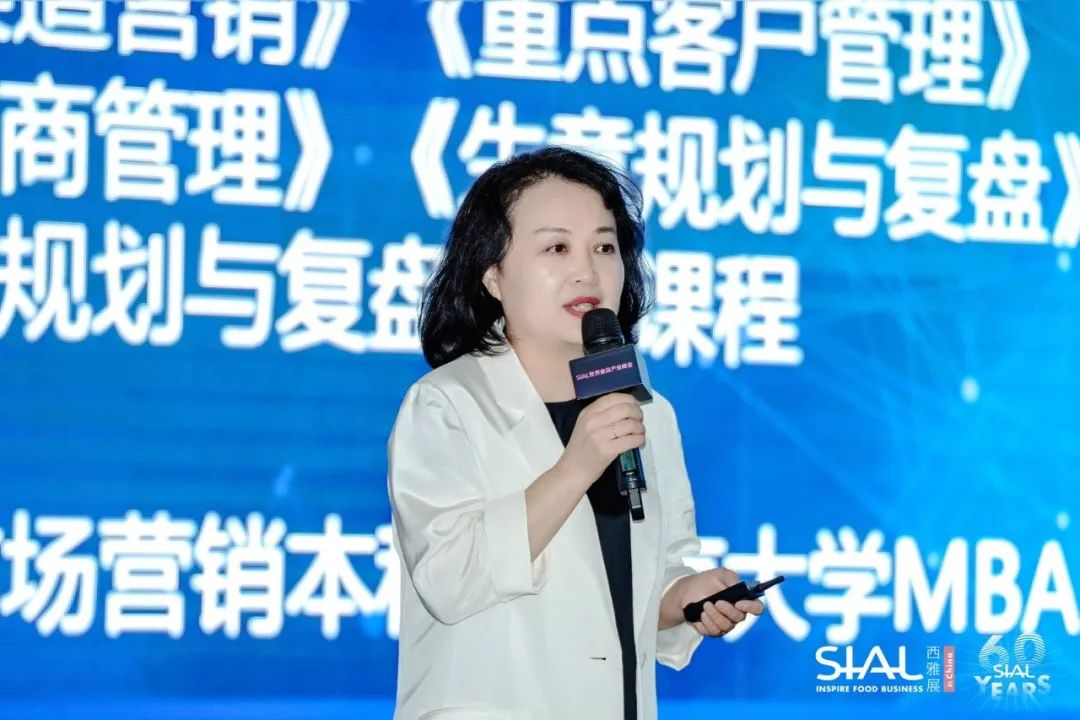 快消行業(yè)金牌培訓(xùn)師，原快消行業(yè)世界500強(qiáng)品牌方業(yè)務(wù)高管王曉莉